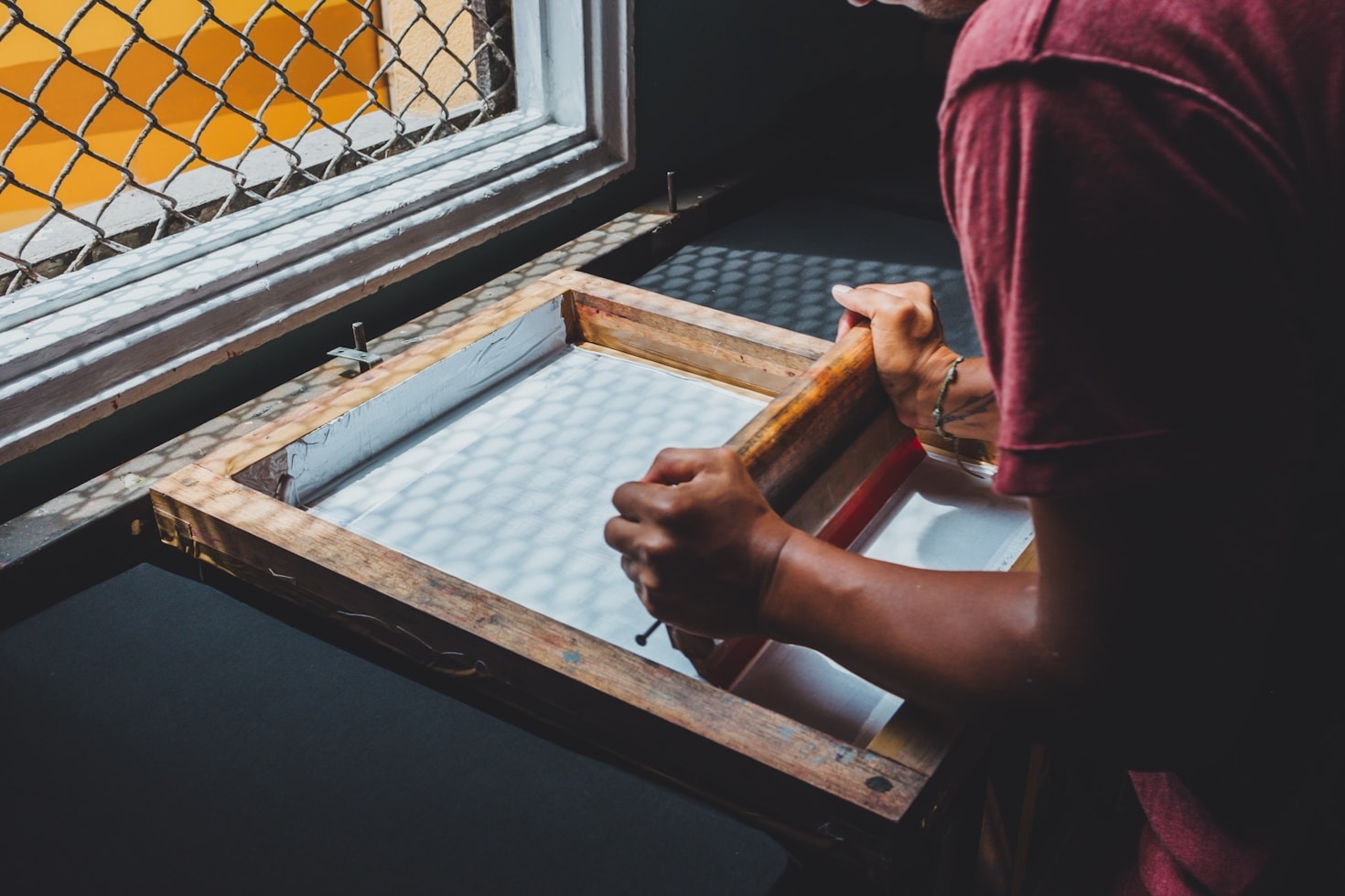 Les secrets de la sérigraphie artisanale expliqués